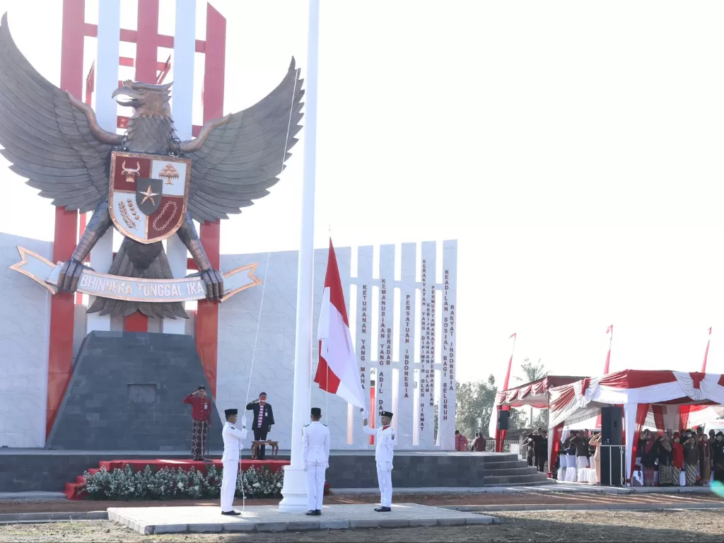 Ganjar Pranowo yang memipin upacara peringatan Hari Pancasila di Lereng Merapi, mengingatkan untuk tidak melupakan sejarah demi meraih kemakmuran (Humas Pemprov Jateng)