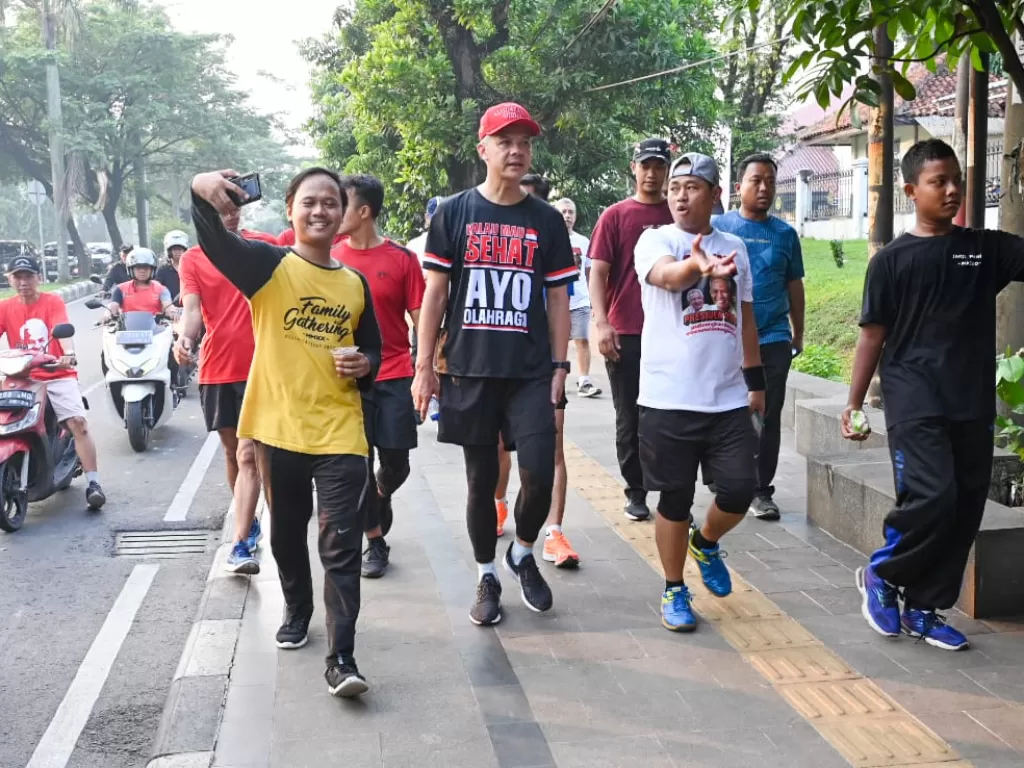 Bacapres PDIP, Ganjar Pranowo, lari pagi di sekitaran Stadion Pakansari, Cibinong, Bogor. (Dok. Ganjar Pranowo)