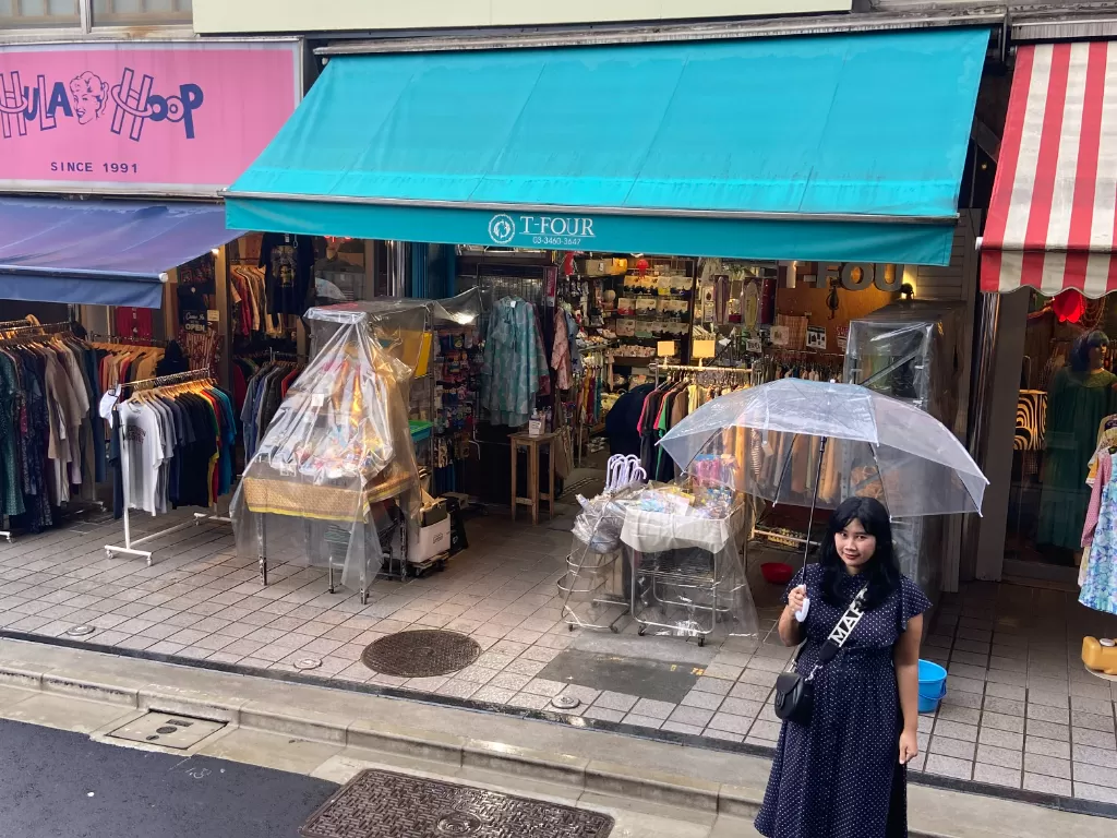 Deretan toko thrifting di Skimokitazawa, Jepang. (Z Creators/Dada Sabra Sathilla)