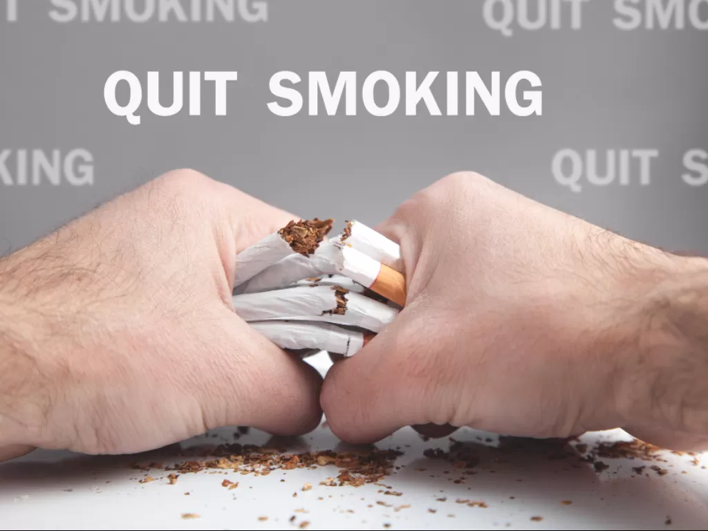 Berhenti merokok atau kanker paru. (Freepik).