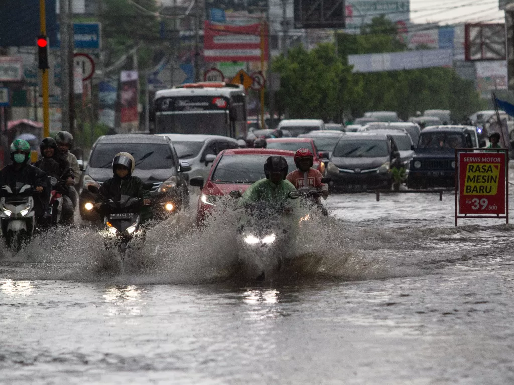 Ilustrasi bajir usai hujan deras melanda wilayah Yogyakarta. (ANTARA FOTO/Hendra Nurdiyansyah)