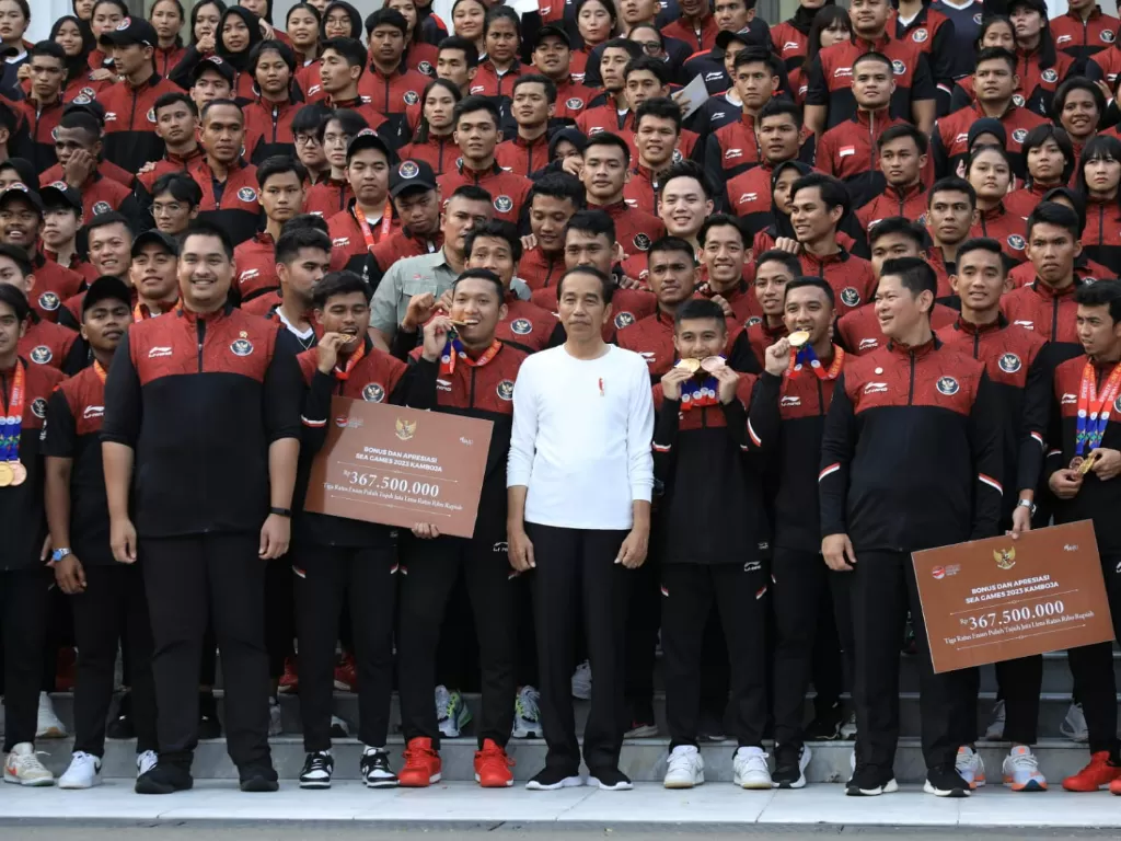 Pemerintah memberikan bonus kepada para atlet Indonesia yang berprestasi di SEA Games 2023. (Dok. Humas BRI)