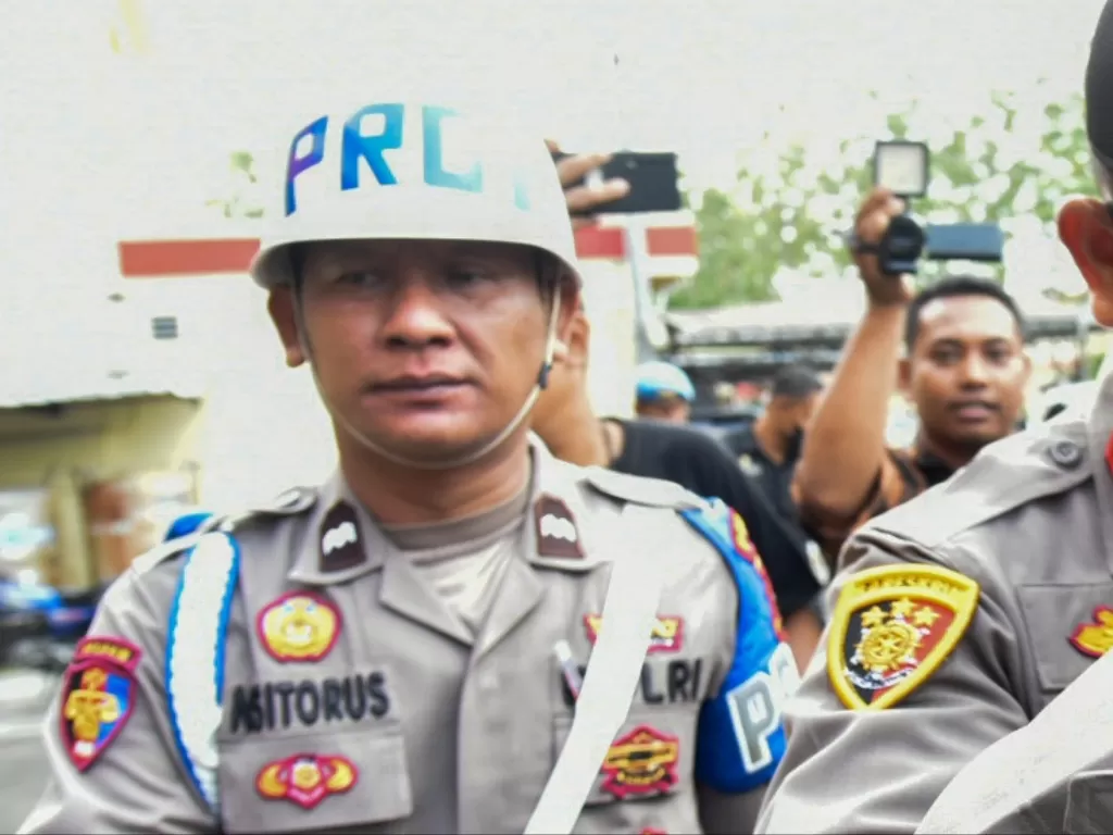 Divisi Propam Mabes Polri turun tangan memberikan asistensi terhadap Bidang Propam Polda Lampung, yang menangani pengusutan kasus rumah polisi yang dijadikan tempat penampungan tenaga kerja Indonesia (TKI) ilegal. (ANTARA FOTO-Fransisco Carolio)