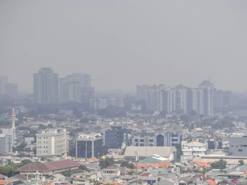 Ilustrasi polusi udara Jakarta. (ANTARA/Galih Pradipta)