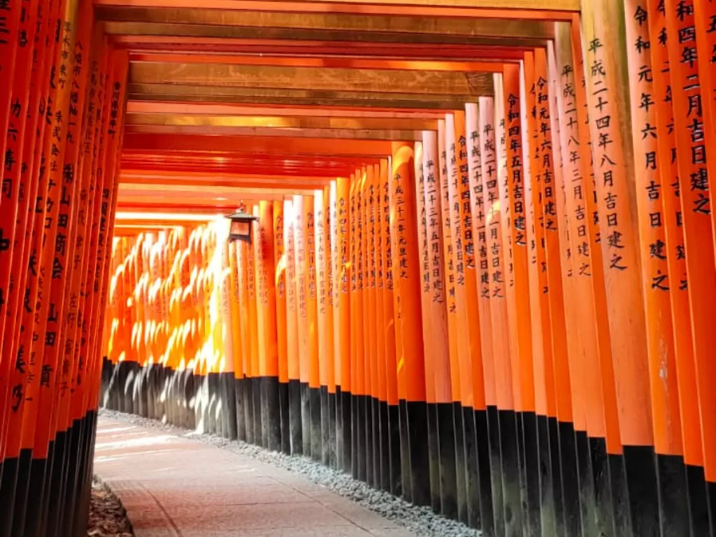 Fushimi Inari, kuil Jepang jadi tujuan turis dunia. (Z Creators/Ichsan Nur Hadian)