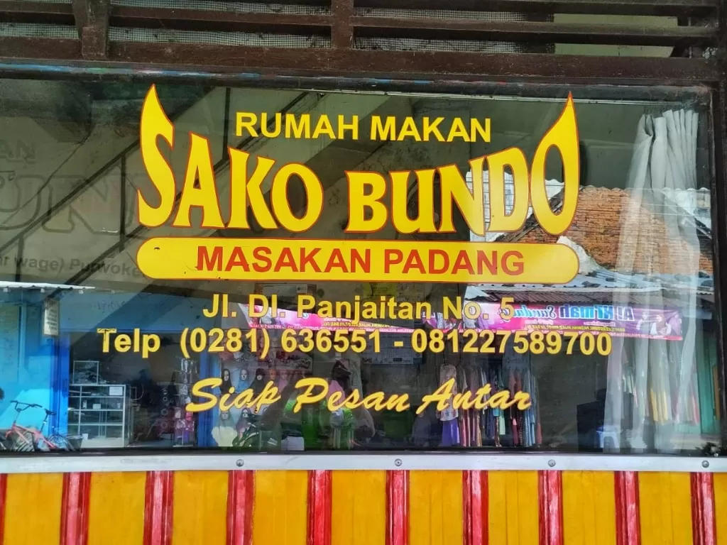 Restoran Suko Bundo, warung nasi padang yang sediakan ayam geprek tak biasa. ( Z Creators/Titi Romiyati)