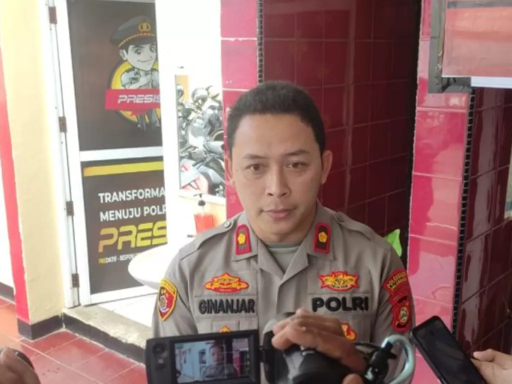 Kapolsek Ilir Barat 1 Palembang Kompol Ginanjar Aliya Sukmana mengatakan remaja yang menusuk ibunya dengan obeng sudah ditahan.  (ANTARA/M Riezko Bima Elko P)