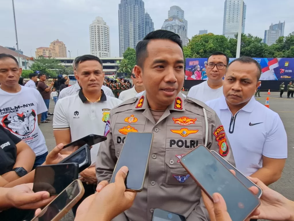 Wakil Direktur Lalu Lintas (Wadirlantas) Polda Metro Jaya AKBP Doni Hermawan beri tanggapan soal kasus pemotor ditabrak tetangganya. (Z Creators/Eddy Suroso).