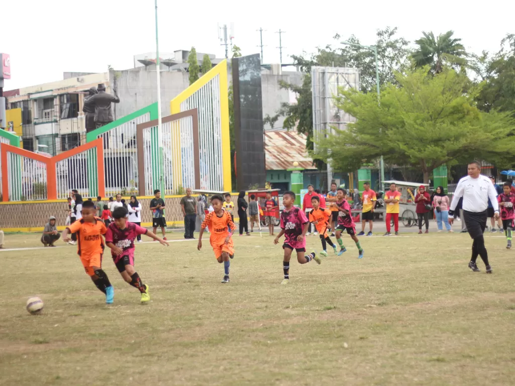 Turnamen sepak bola usia dini di Parepare. (Z Creators/ROEDY HARTONO)