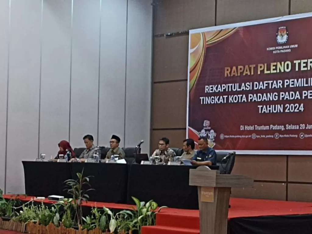 KPU Kota Padang mencatat 2.070 orang tidak memenuhi syarat sebagai pemilih untuk Pemilu 2024.(ANTARA/KPU Kota Padang)