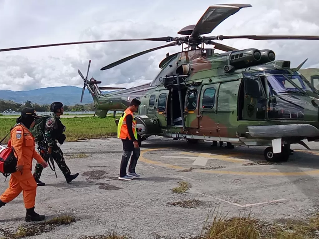 Heli Caracal TNI AU digunakan untuk evakuasi korban Pesawat SAM Air yang jatuh di Papua (Dok. Basarnas)