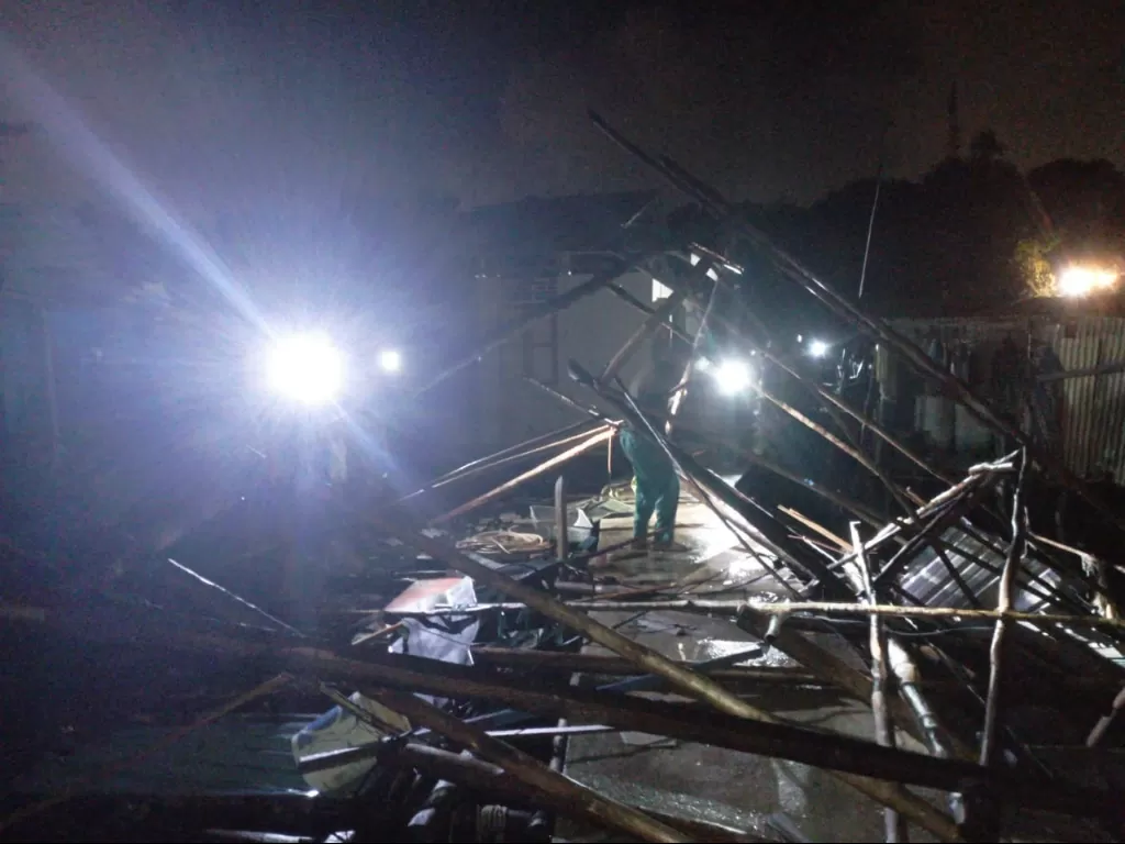 Puluhan rumah warga di Kampung Baru RT 01/RW 01, Kelurahan Kasu, Kecamatan Belakang Padang, Kota Batam, Kepulauan Riau, rusak terkena puting beliung. (Z Creators/Habibi)