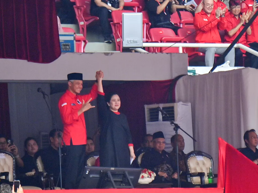 Bacapres PDIP, Ganjar Pranowo, dan Ketua DPR RI, Puan Maharani. (ANTARA FOTO/M Risyal Hidayat))