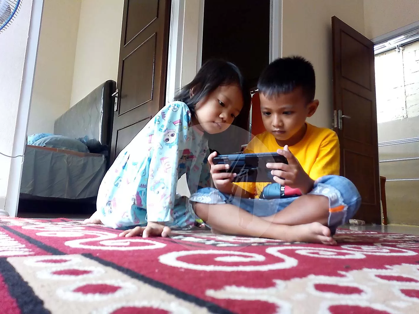 Waspadai Dampak Penggunaan Gadget Terhadap Perkembangan Sosial Anak