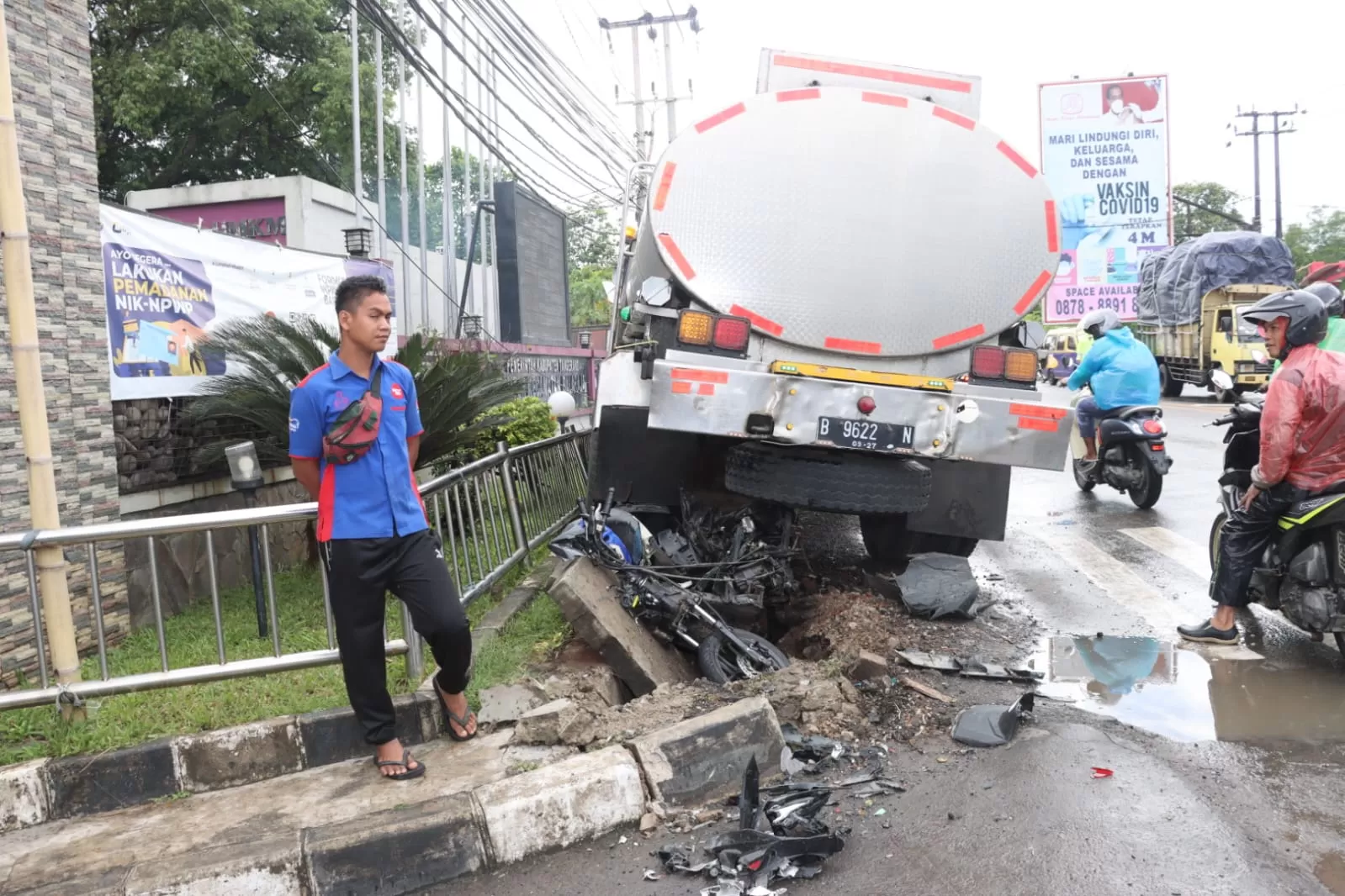 Dihajar Truk Tangki Muatan Kimia, 3 Pemotor Tewas Dan 1 Kritis Di ...