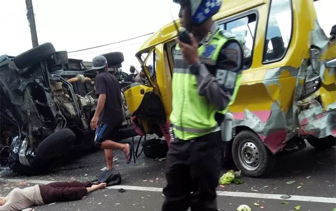 Update Kecelakaan Maut Puncak, Korban Meninggal Jadi 12 Orang - Jawa Pos