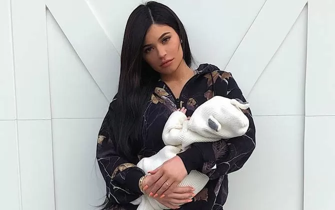 Disebut Mirip Stormi Travis Minta Kylie Jenner Pecat Bodyguard Nya Jawa Pos 