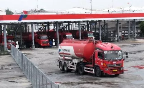 Pertamina Salurkan 400 Ribu Liter BBM Via Jalur Darat Dan Udara - Jawa Pos