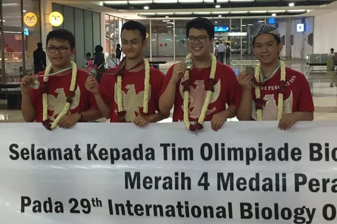 Selamat! Tim Olimpiade Biologi Indonesia Raih 4 Medali Perak - Jawa Pos