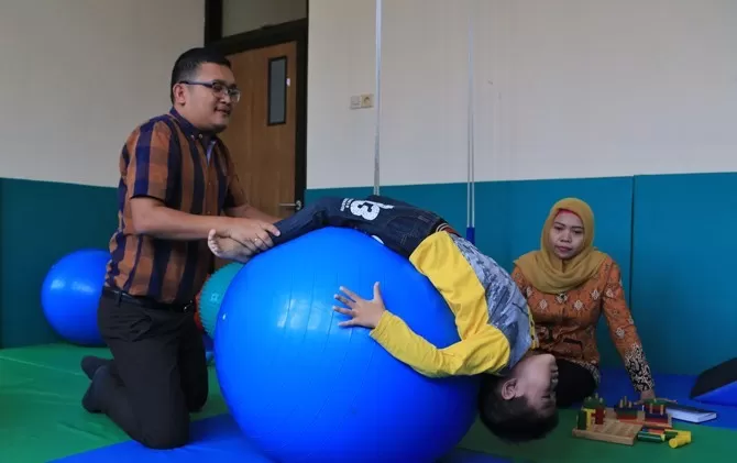 Yuk, Kenali Gejala Umum Autisme Pada Anak - Jawa Pos