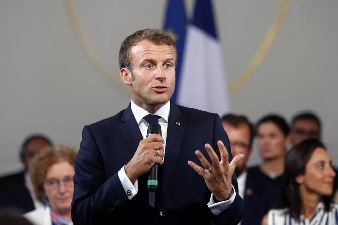 Presiden Emmanuel Macron: Prancis Tegas Larang Siswi Perempuan Pakai ...