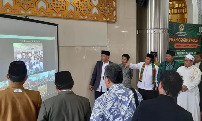 Pengajian Akbar Live Streaming Untuk Pembinaan Generasi Muda - Jawa Pos