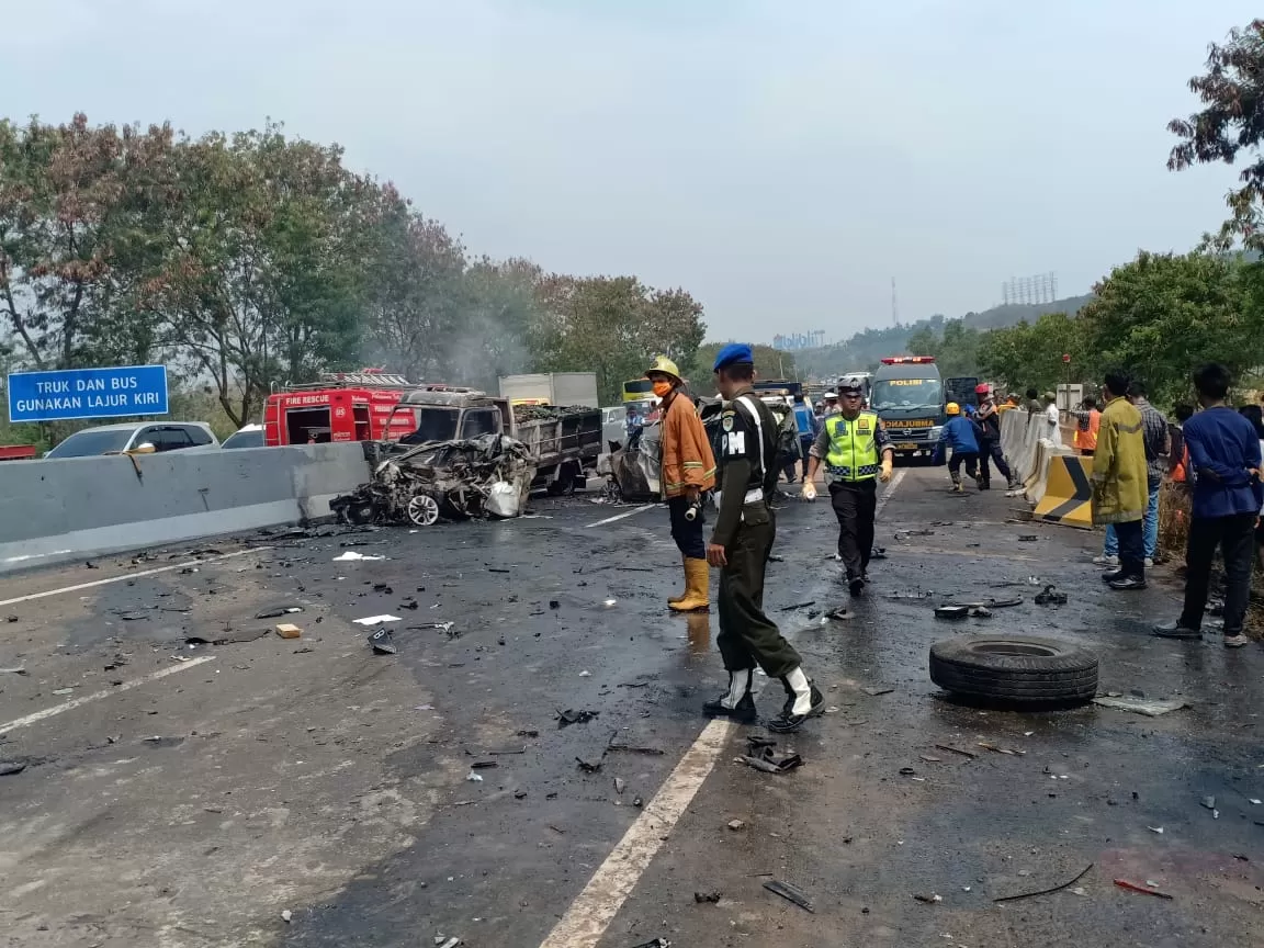 7 Orang Tewas, Begini Kronologi Kecelakaan Maut Di Tol Cipularang ...