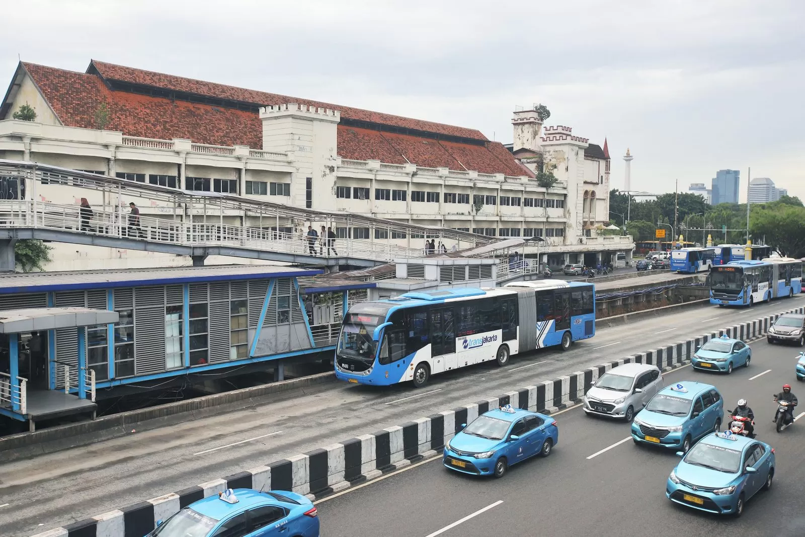 Mulai Senin, Transjakarta Kembali Kurangi Layanan Dan Jam Operasional ...