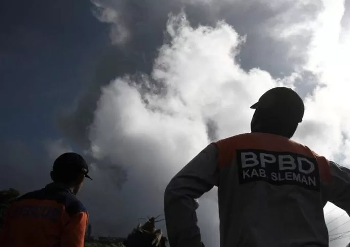 BNPB Sebut Ketinggian Kolom Erupsi Gunung Merapi Mencapai 6.000 Meter ...