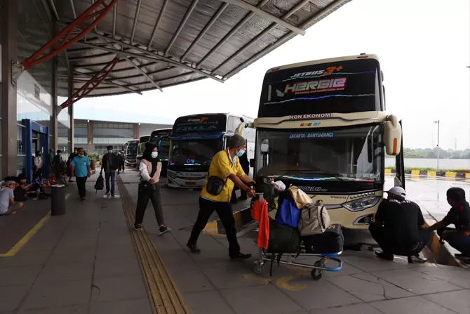 Jelang Mudik, Puluhan Bus Akap Di Terminal Pulo Gebang Tak Layak Jalan ...