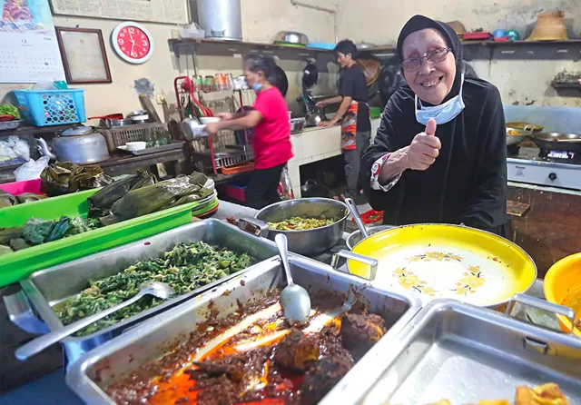 Otak dan Udang Goreng Warung Bu Eha Bandung Kegemaran Inggit Garnasih -  Jawa Pos