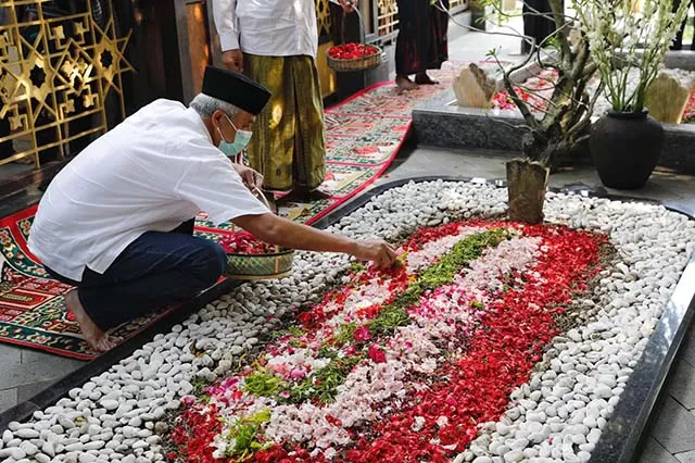 Ziarah Ke Makam Gus Dur, Ganjar: Beliau Membuka Ruang Demokrasi - Jawa Pos