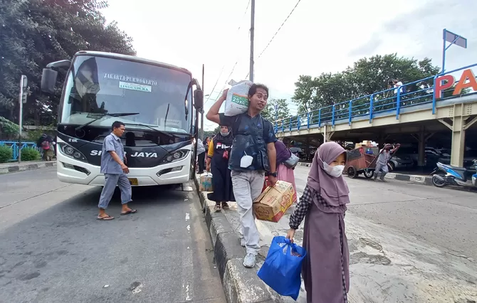 Arus Balik Di Terminal Kampung Rambutan Masih Ramai - Jawa Pos