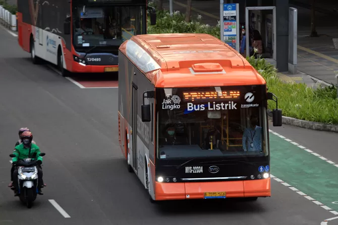 Mulai Hari Ini, Transjakarta Kembali Beroperasi 24 Jam Di 13 Koridor ...