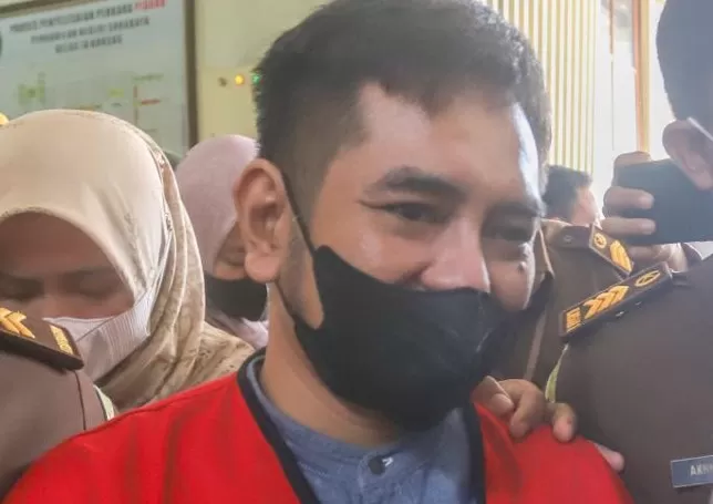 Dituntut Hukuman Penjara 16 Tahun, Mas Bechi Tersenyum - Jawa Pos