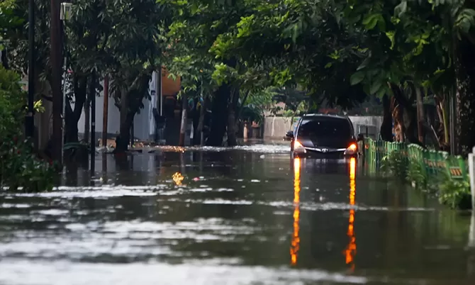 Hujan Deras, 7 RT Dan 3 Ruas Jalan Banjir Di Jakarta - Jawa Pos