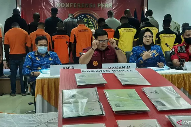 Imigrasi Bandara Soetta Amankan 20 WNA Asal Afrika - Jawa Pos