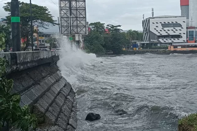 BMKG Imbau Masyarakat Pesisir Waspada Gelombang Tinggi - Jawa Pos