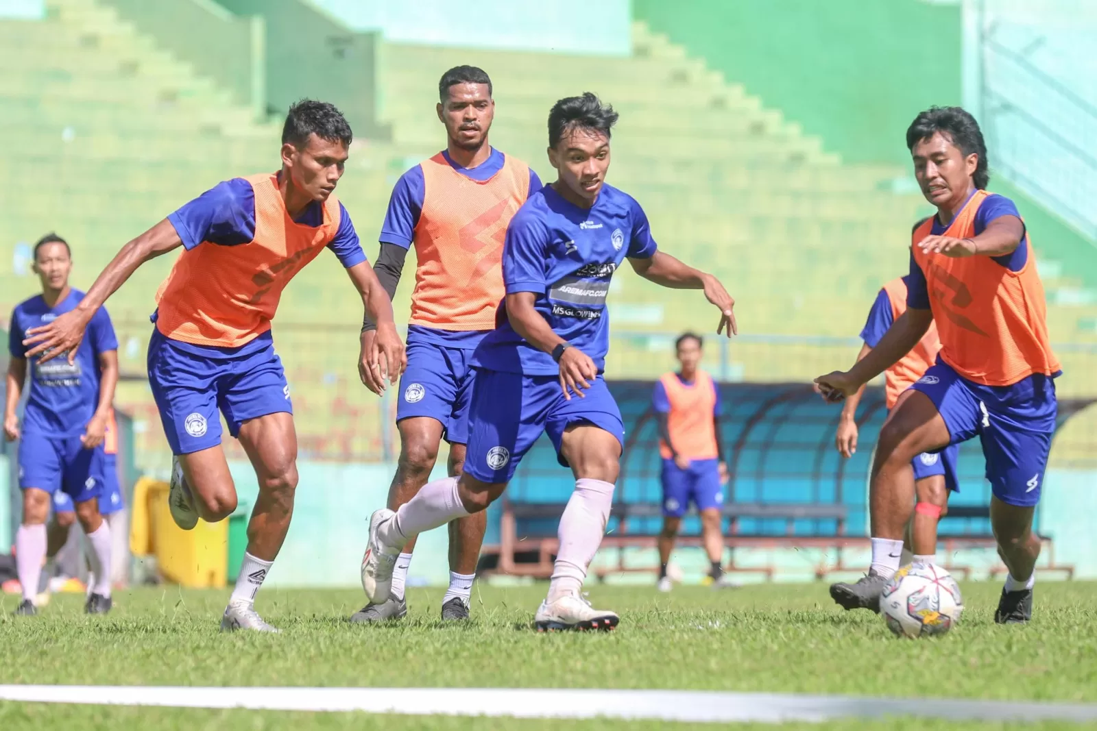 Berlatih di Pantai, Arema FC Cari Semangat Baru di Tengah Jeda Kompetisi