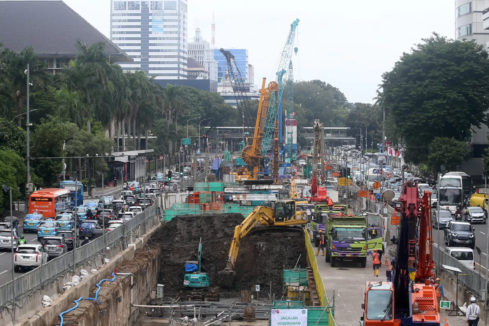 Proyek Infrastrukur Terus Berjalan, Relokasi Pipa Proyek MRT 2 Dimulai ...