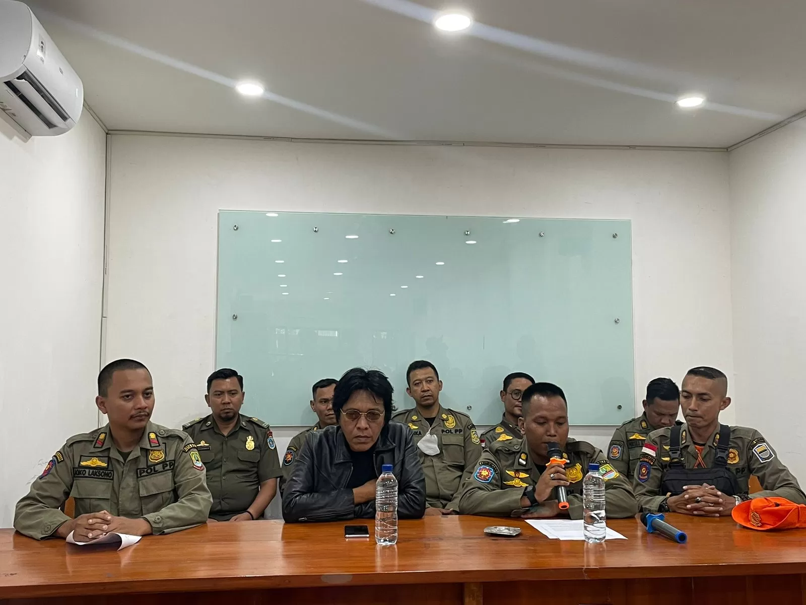 Adian Tegaskan Status ASN Penting Bagi Tenaga Honorer Satpol PP - Jawa Pos