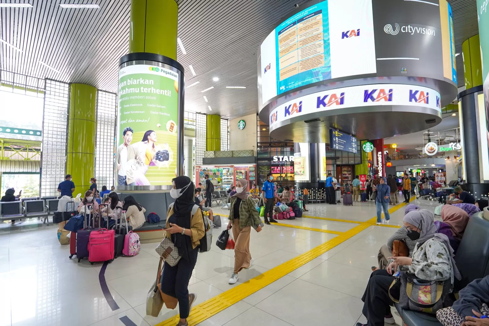 Persiapkan mudik Lebaran 2025 dengan 8 aplikasi penting ini! Dari navigasi, cuaca, hingga transaksi keuangan, semuanya bikin perjalanan lebih lancar. (Dok. KAI)