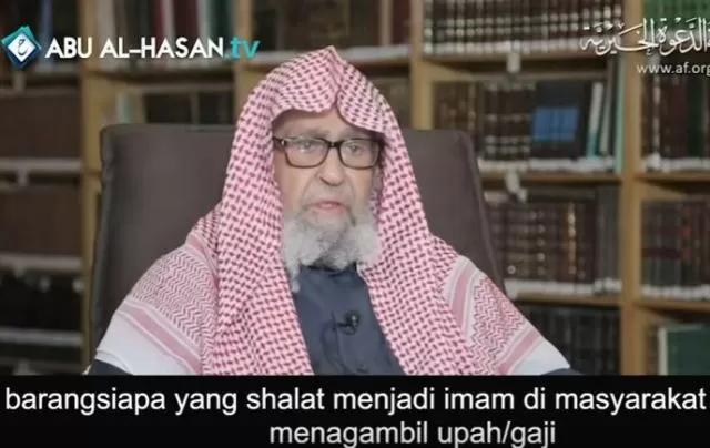 Syaikh Shalih Al Fauzan Menjelaskan Hukum Imam Salat Yang Menetapkan Tarif/Tangkapan Layar Youtube. 