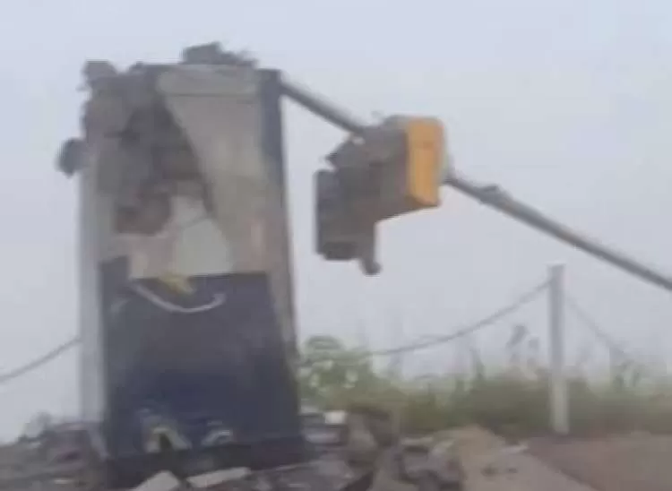 Penampakan Tugu Puncak Gunung Andong Rusak Tersambar Petir. (KlikSoloNews/dok)