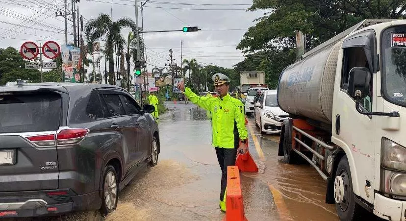 Banjir Rendam Jalur Pantura Pati–Rembang, Antrean Kendaraan Mengular hingga 3 Kilometer (Kliksolonews/dok)
