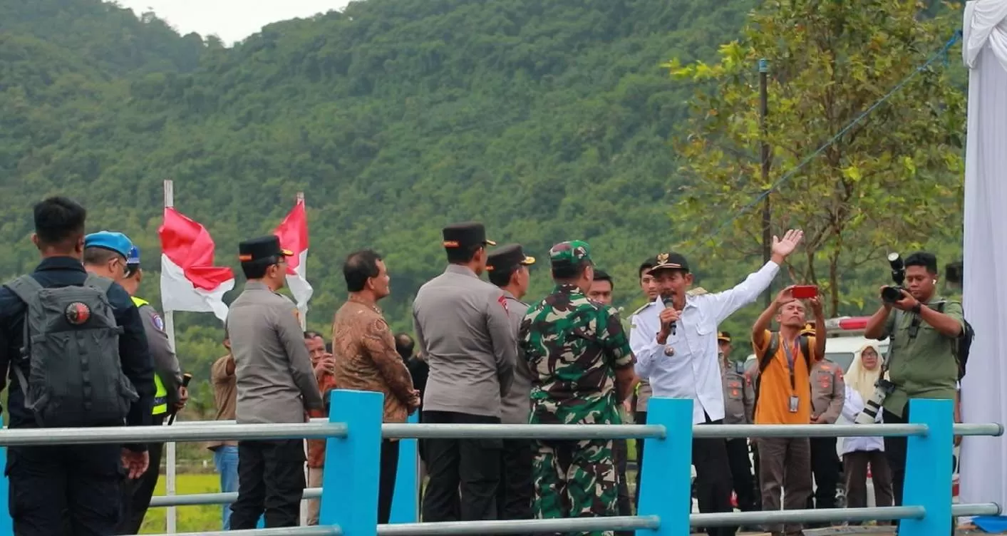 Kades Cucukan Klaten Apresiasi Peran Polri, Jembatan Penghubung Antar Desa Kini Kembali Aktif (Kliksolonews/dok)