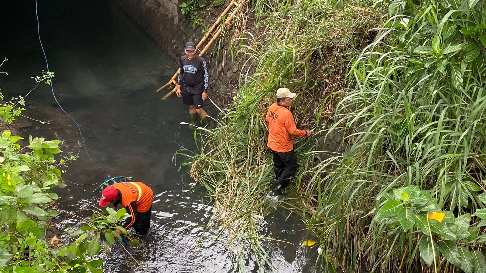 Respati Ikut Bersih-Bersih Sungai Saat Lari Pagi, Gagas Program Wali Jogo Kali (Kliksolonews/Dok)