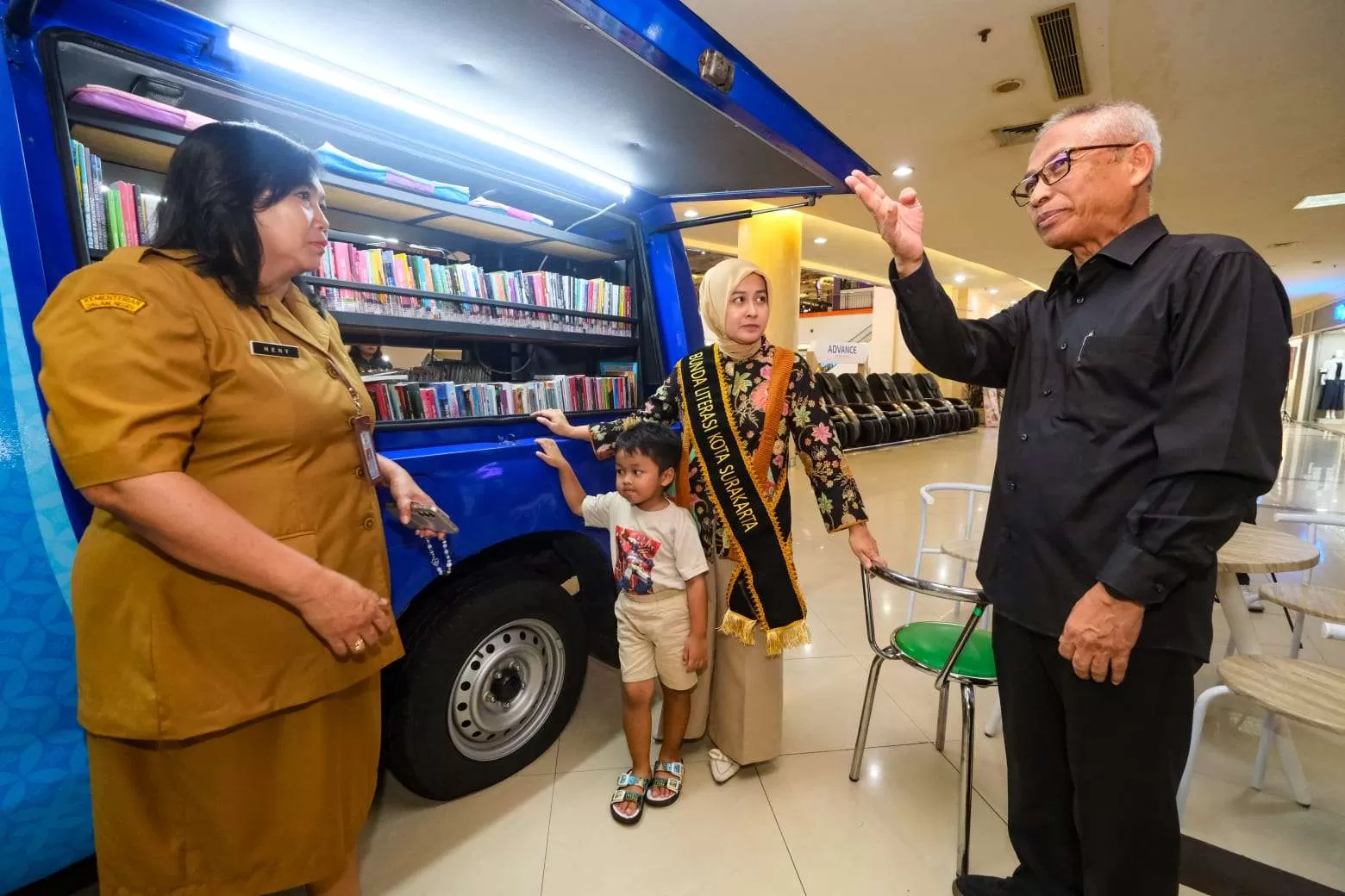 Literasi Hadir di Pusat Perbelanjaan, Pojok Baca Neo Solo Grand Mall Dapat Apresiasi (Kliksolonews/Dok)