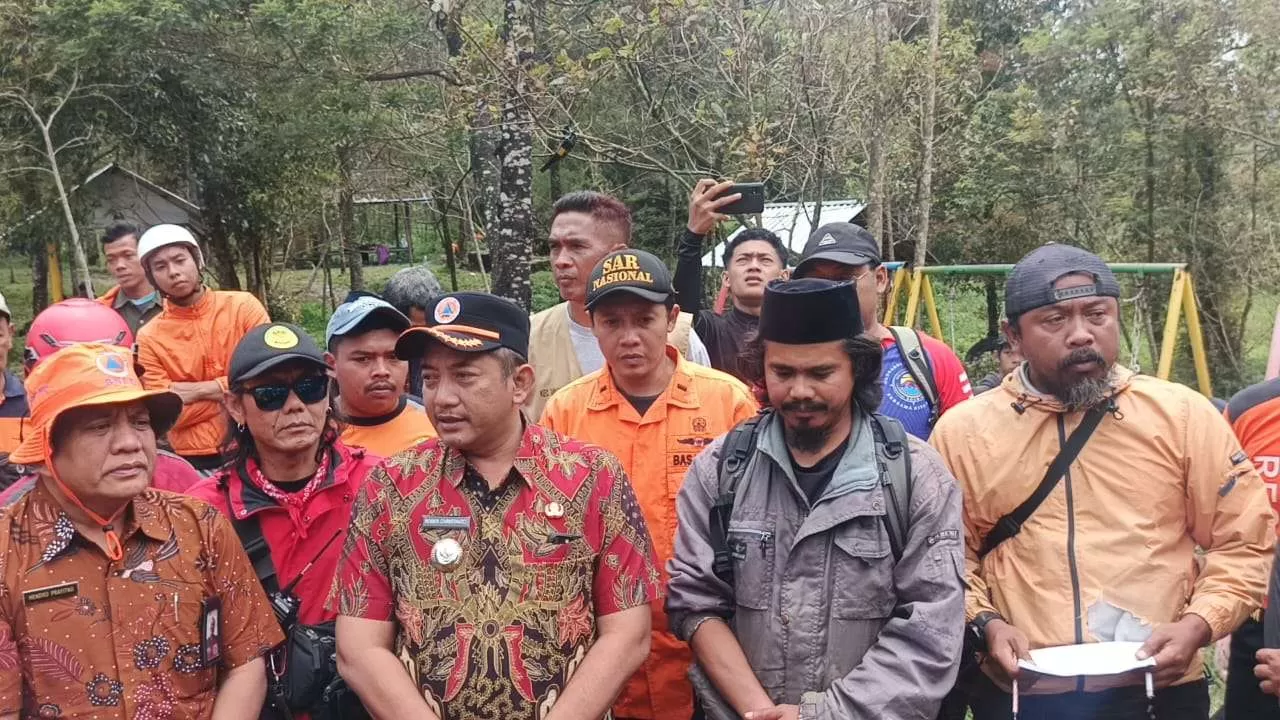 Tinjau Pencarian Pendaki Hilang, Bupati Karanganyar Kerahkan Drone (Kliksolonews/dok)