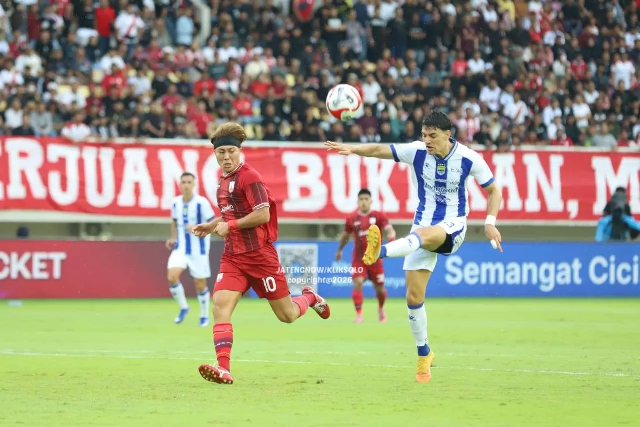 Babak Pertama Persis Solo vs Persib, Gol Andrew Jung Bawa Tim Tamu Unggul (JatengNOW/Benediktus Candra)